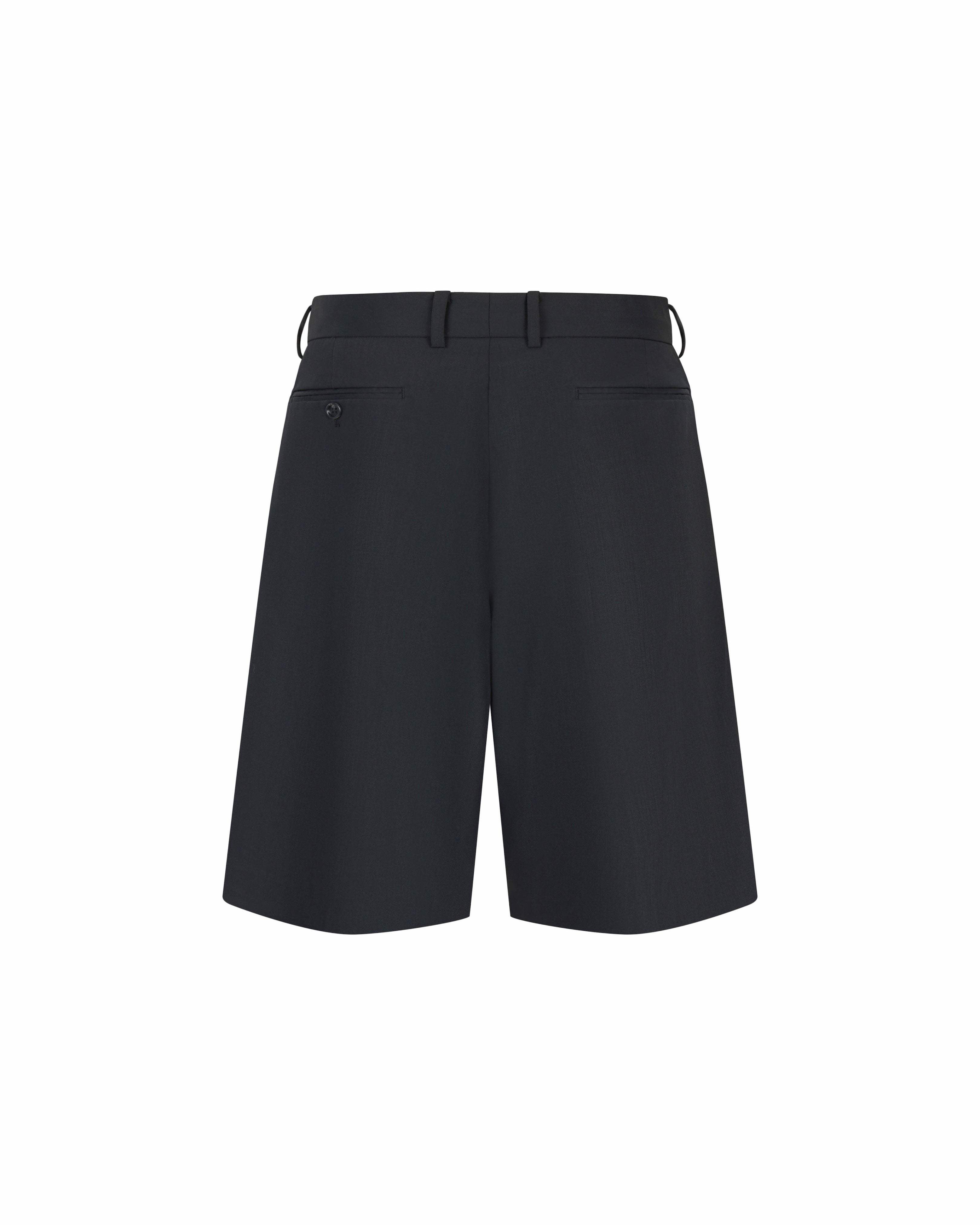 Two-Tuck Shorts Black
