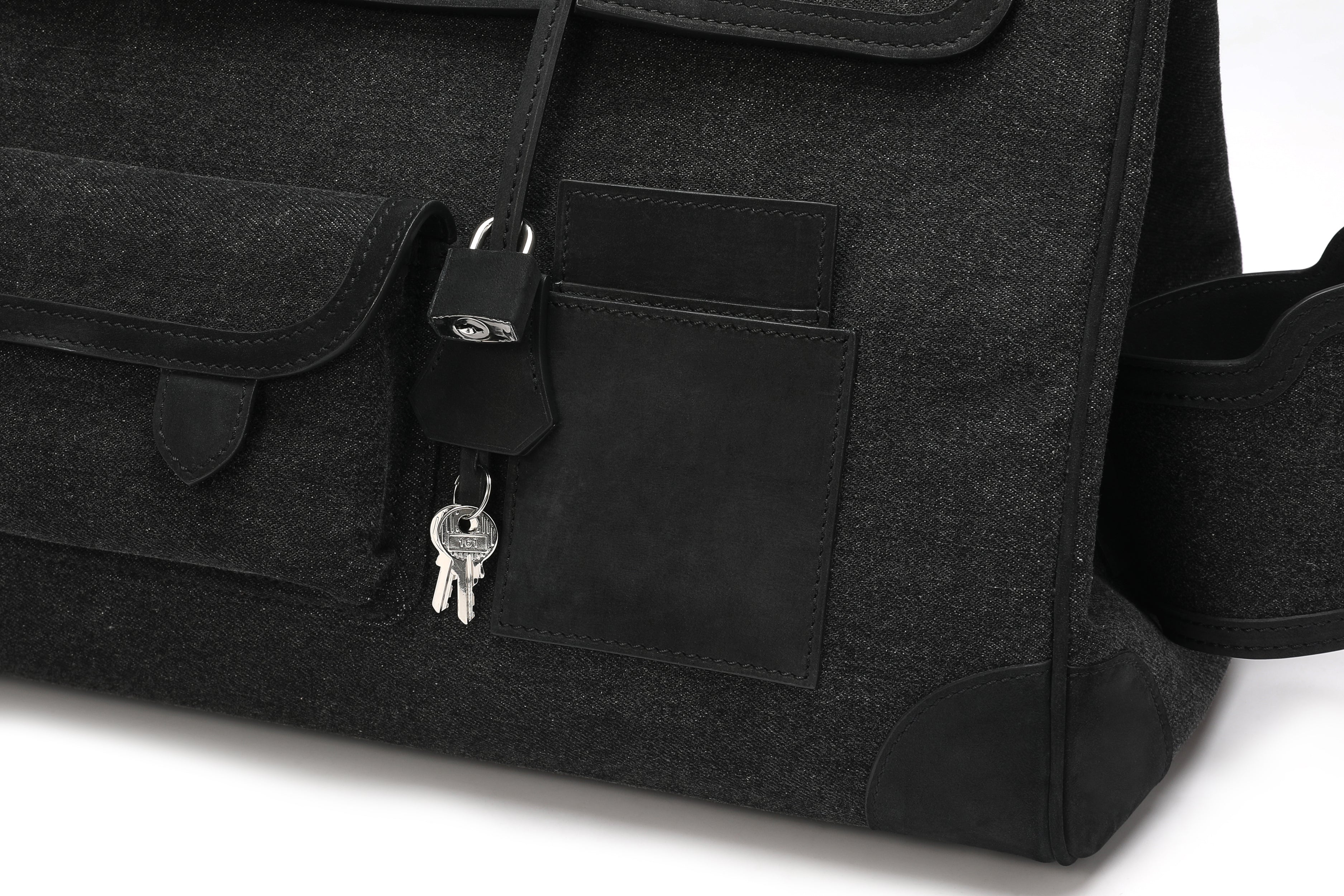 Travel Bag Cargo 40 Black/Black (Pre-Order)