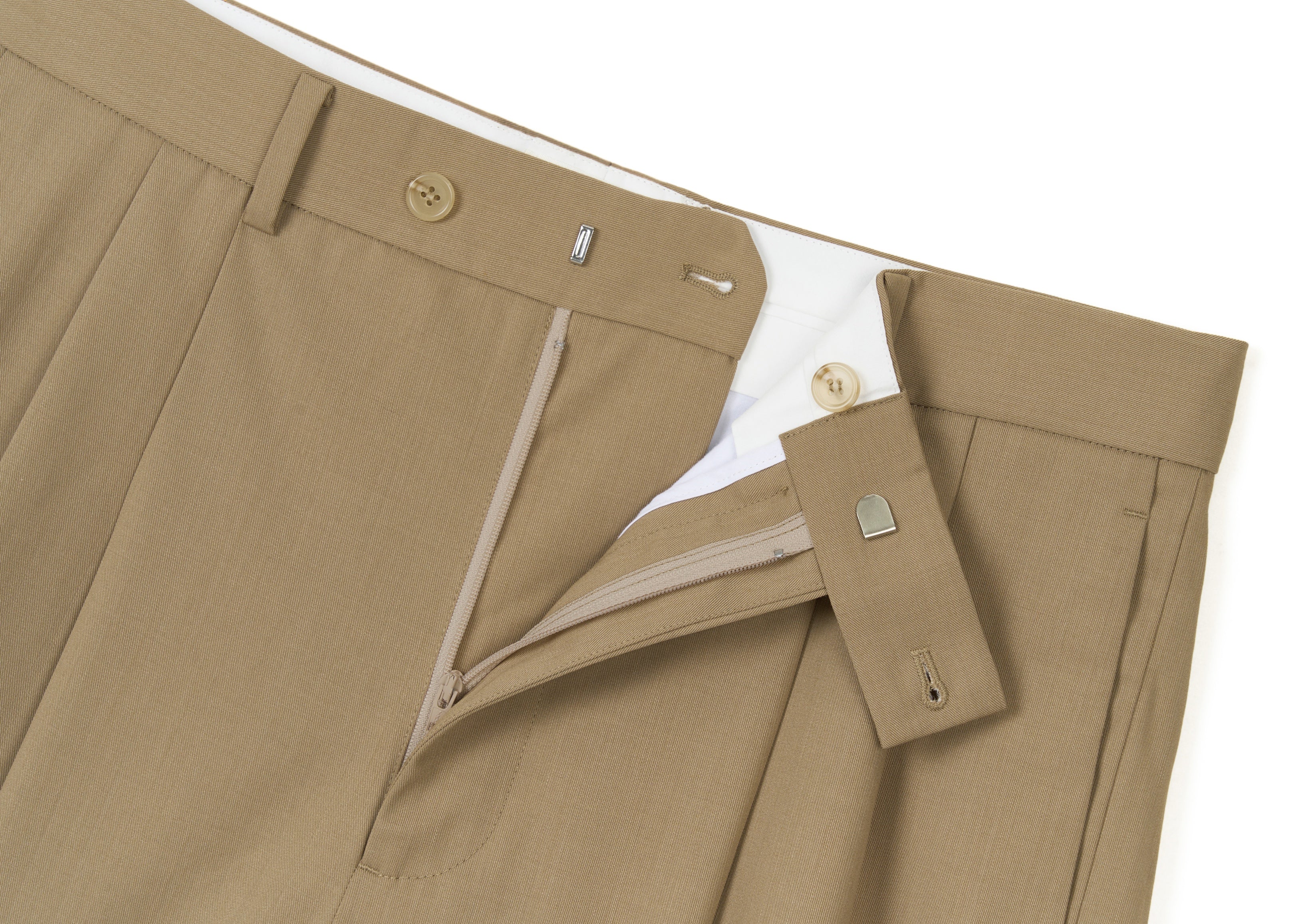 Two-Tuck Shorts Khaki