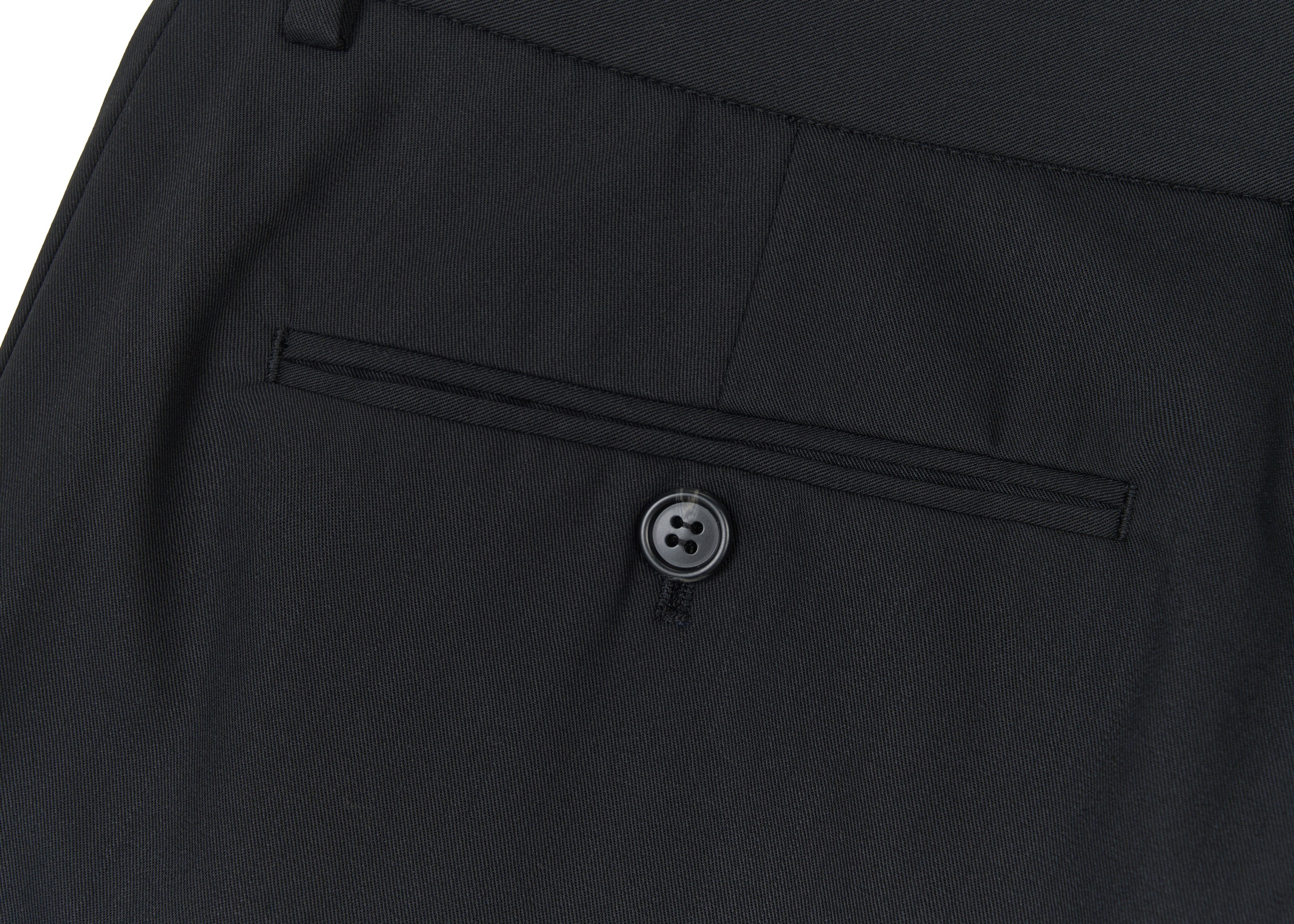 Two-Tuck Shorts Black