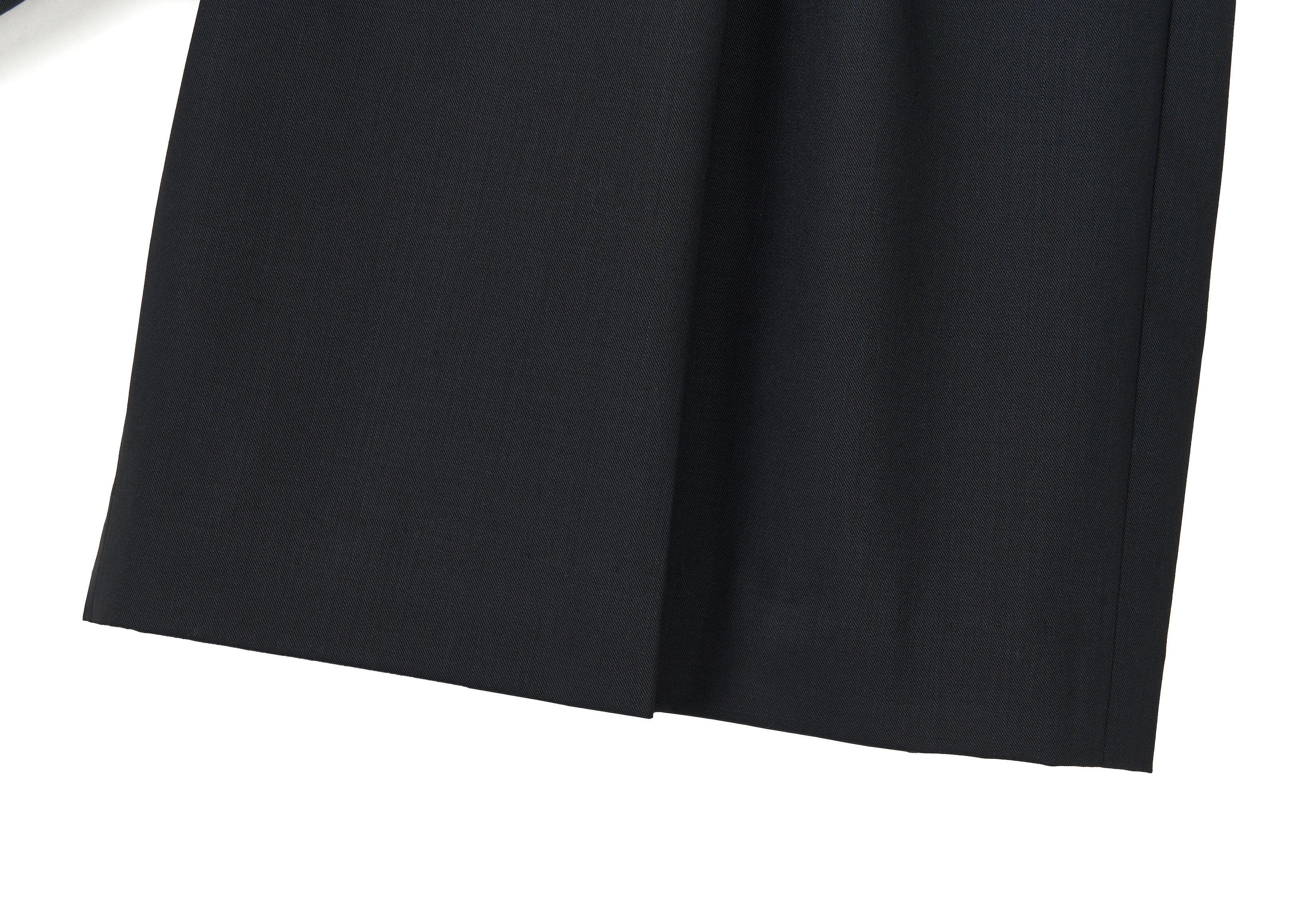 Two-Tuck Shorts Black