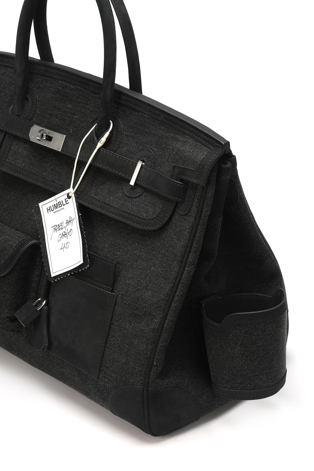 Travel Bag Cargo 40 Black/Black — black handle, side pocket and front fastening detail